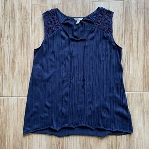 Navy sleeveless embroidered v-neck top Size SP EUC